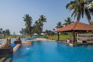 Bazén v ubytování Kenilworth Resort & Spa, Goa nebo v jeho okolí