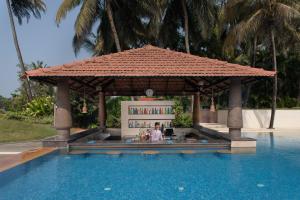Bazén v ubytování Kenilworth Resort & Spa, Goa nebo v jeho okolí