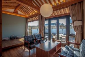 Hotelarrive Taean Tiann HanokBeachResort的休息区