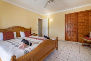 Ein Bett oder Betten in einem Zimmer der Unterkunft Villa Piscine à la Fustera Benissa