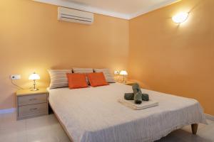 Ein Bett oder Betten in einem Zimmer der Unterkunft Villa Piscine à la Fustera Benissa