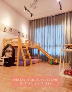 een kinderkamer met een stapelbed en een speeltuin bij Family Fun Staycation @ Thelima Suite in Kajang