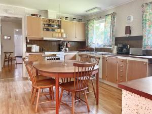 Cucina o angolo cottura di Country house with sea view near Hovs Hallar