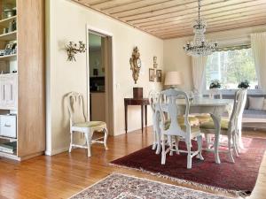 Cucina o angolo cottura di Country house with sea view near Hovs Hallar