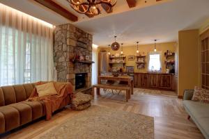 Fotografie z fotogalerie ubytování 3 Bed Villa Sleeps 8 - Sauna Spa Parking v destinaci Brezovicë