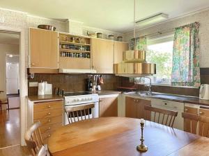 Cucina o angolo cottura di Country house with sea view near Hovs Hallar