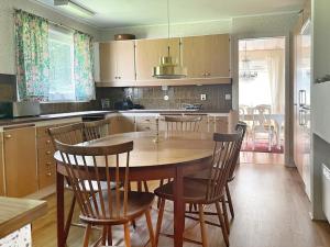 Cucina o angolo cottura di Country house with sea view near Hovs Hallar