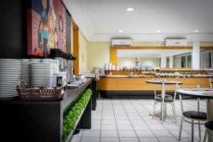 Dapur atau dapur kecil di Brivali Hotel Centro