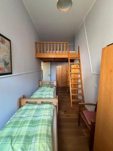 two bunk beds in a room with a staircase at FeWo mit 2 Schlafzimmern, Wohnküche, Terrasse in Bonn