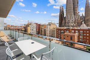 a table and chairs on a balcony with a view of the city at Sensation Sagrada Familia in Barcelona