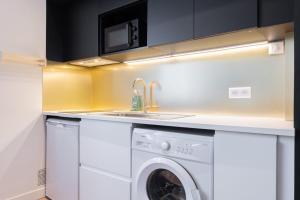 a kitchen with a washing machine and a sink at Marcq-en-Baroeul - beautiful fully equipped ! 2p in Marquette-lès-Lille