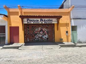 a building with a large door with graffiti on it at Pousada Paradise in Alcobaça
