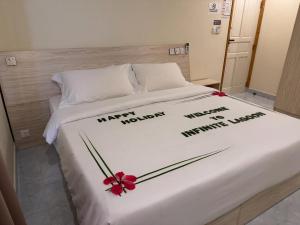 Letto o letti in una camera di INFINITE LAGOON