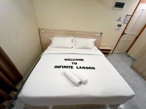 Letto o letti in una camera di INFINITE LAGOON