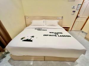 Letto o letti in una camera di INFINITE LAGOON