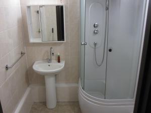 Kúpeľňa v ubytovaní Apartment Na Antonova-Ovseenko