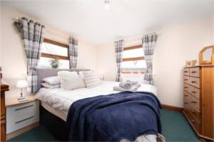 Rúm í herbergi á Sycamore Cottage - Yorkshire Coast Holiday Lets