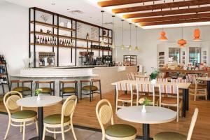 The Scottsdale Resort & Spa, Curio Collection by Hilton餐厅或其他用餐的地方