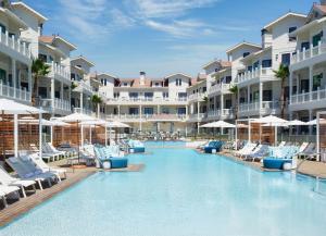 Shore House at The Del, LXR Hotels & Resorts内部或周边的泳池