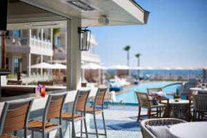 Shore House at The Del, LXR Hotels & Resorts内部或周边的泳池