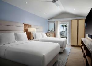 Shore House at The Del, LXR Hotels & Resorts客房内的一张或多张床位