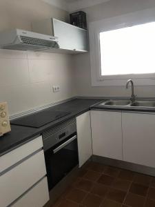 Kuchyňa alebo kuchynka v ubytovaní Mar Blau II - Apartamento