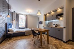 Kuchyň nebo kuchyňský kout v ubytování Self Check-in Apartments Maidan Area