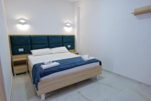 Postel nebo postele na pokoji v ubytování Hotel Vathi