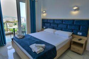 Postel nebo postele na pokoji v ubytování Hotel Vathi