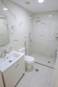 Koupelna v ubytování Hotel Vathi