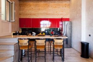 Kuchyňa alebo kuchynka v ubytovaní Lenico Beachfront Suites + 37 fotografií