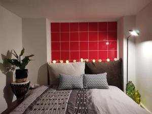 Posteľ alebo postele v izbe v ubytovaní Lenico Beachfront Suites