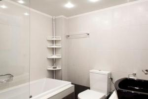 Kúpeľňa v ubytovaní Lenico Beachfront Suites
