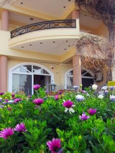 Vonkajšia záhrada v ubytovaní Lenico Beachfront Suites