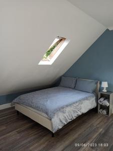 a bedroom with a bed and a skylight at Stunning 2 Bed Apt in Edinburgh - Incredible views in Edinburgh