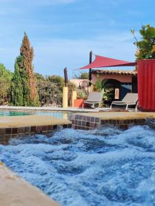 Bazén v ubytování Le Roc E Fiori Hotel - Teritoria nebo v jeho okolí