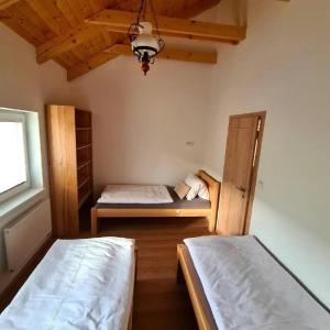 Postel nebo postele na pokoji v ubytování Domky Štěpán Dobré Pole - A