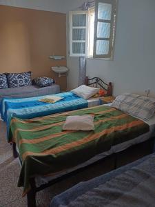 Zimmer mit 2 Betten in einem Zimmer in der Unterkunft Chambres d'Hôtes les amis in Taroudant