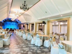 Restaurace v ubytování Rnana Grand + 37 fotografií