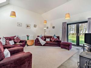 a living room with two couches and a tv at 3 Bed in St Andrews 54394 in Peat Inn 