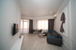 TV i/ili multimedijalni sistem u objektu Sweet Home Apart-Hotel