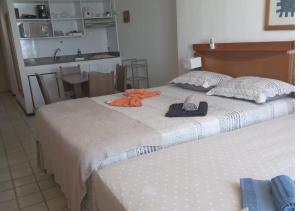 Dos camas con toallas encima en un dormitorio. en Praia de Piedade flat frente para o mar, completo Edf Golden Beach, en Recife 23 fotos más