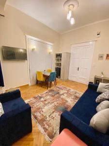 TV a/nebo společenská místnost v ubytování Yacoubian Suites + 37 fotografií