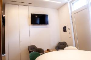 TV o dispositivi per l'intrattenimento presso Alipa Suite with Jacuzzi