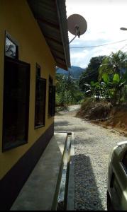 a side view of a building with a road at De'Lakeside musslim's homestay in Raub