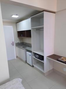 a kitchen with white cabinets and a counter top at Spazzio diRoma - Com acesso ao Acqua park in Caldas Novas