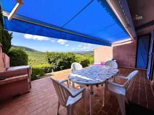 Fotografia z galérie ubytovania MAZET LOU pour 4 personnes avec piscine commune et tennis à La Londe-Les-Maures v destinácii La Londe-les-Maures