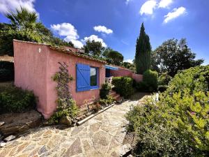 Fotografia z galérie ubytovania MAZET LOU pour 4 personnes avec piscine commune et tennis à La Londe-Les-Maures v destinácii La Londe-les-Maures