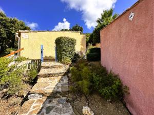 Fotografia z galérie ubytovania MAZET LOU pour 4 personnes avec piscine commune et tennis à La Londe-Les-Maures v destinácii La Londe-les-Maures