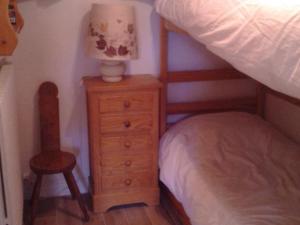 a bedroom with a bed and a lamp on a dresser at Appartement Valloire, 2 pièces, 4 personnes - FR-1-263-219 in Valloire